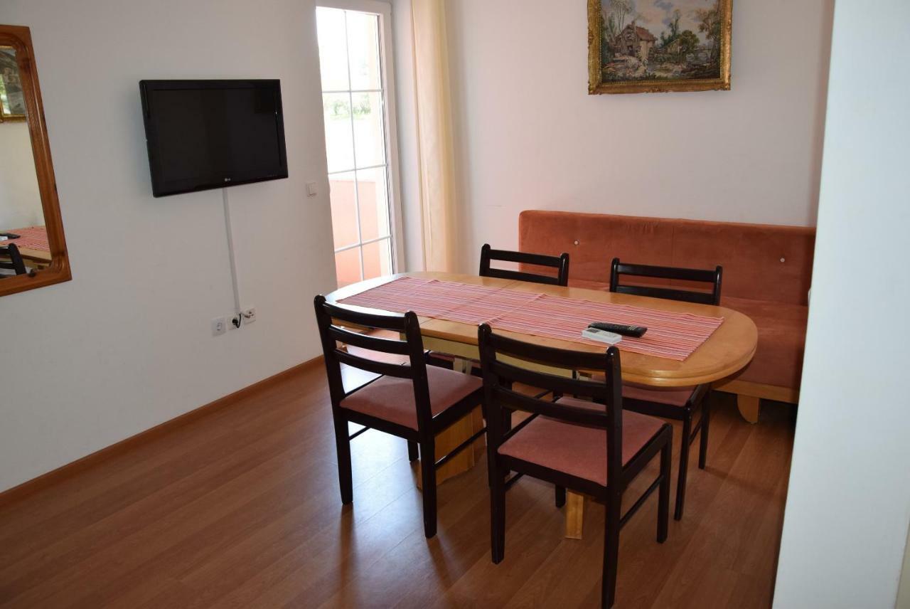 Apartmani Diana Medulin Buitenkant foto