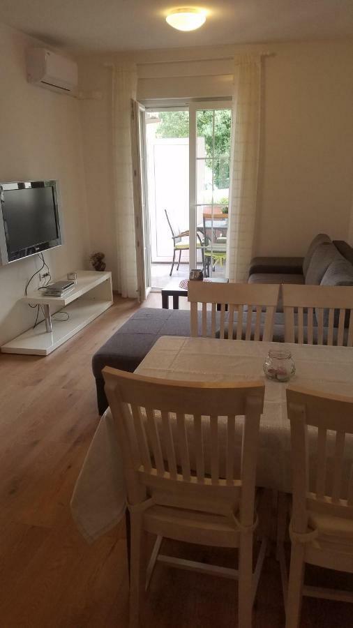 Apartmani Diana Medulin Buitenkant foto