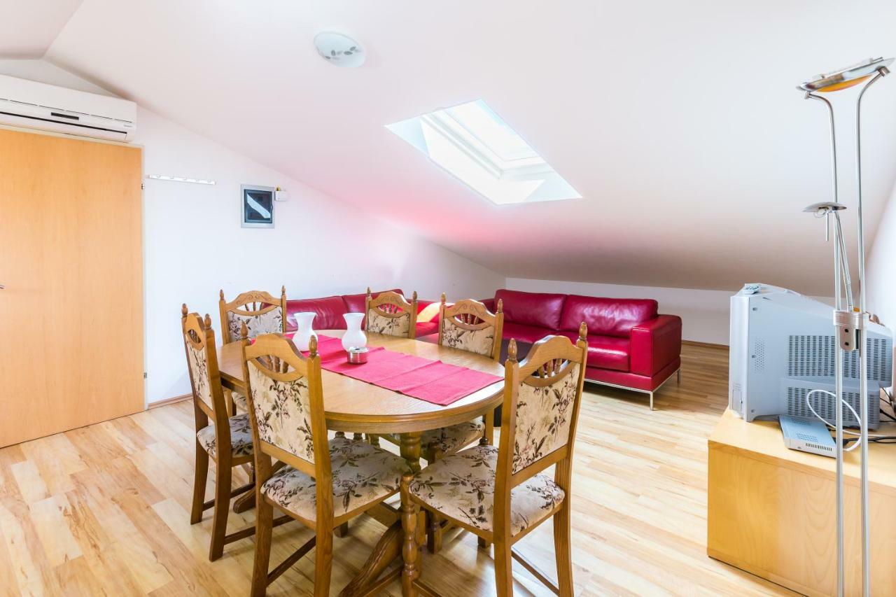 Apartmani Diana Medulin Buitenkant foto